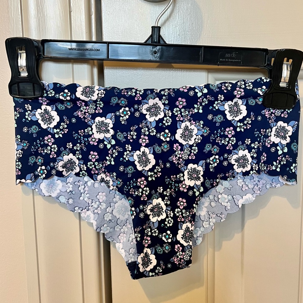 NWT Victoria’s Secret Women’s Size Small Scalloped Brief - Picture 11 of 12